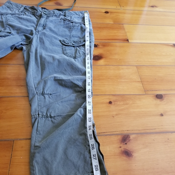 Fake and Fusion High Rise Capri Pants. Size 32M - Picture 10 of 11